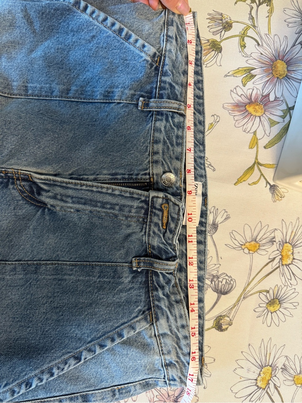 Zara Wide-Leg Cargo Jeans with Strap Details - Picture 3 of 8
